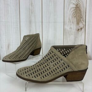 Vince Camuto Ankle Booties Perforated Leather Suede Heeled Boots Tan Size 8.5